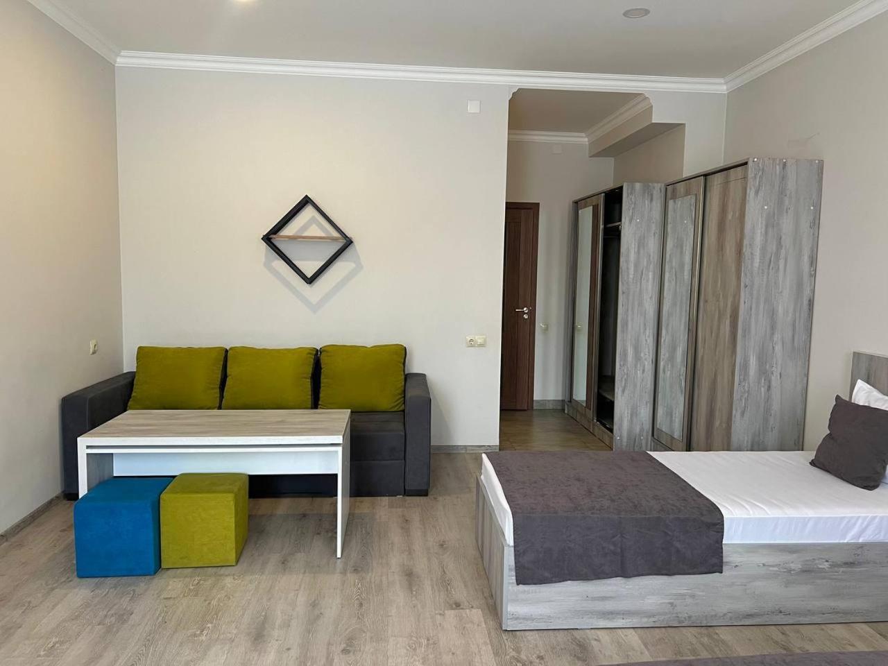 Hotel Menua Yerevan Bagian luar foto