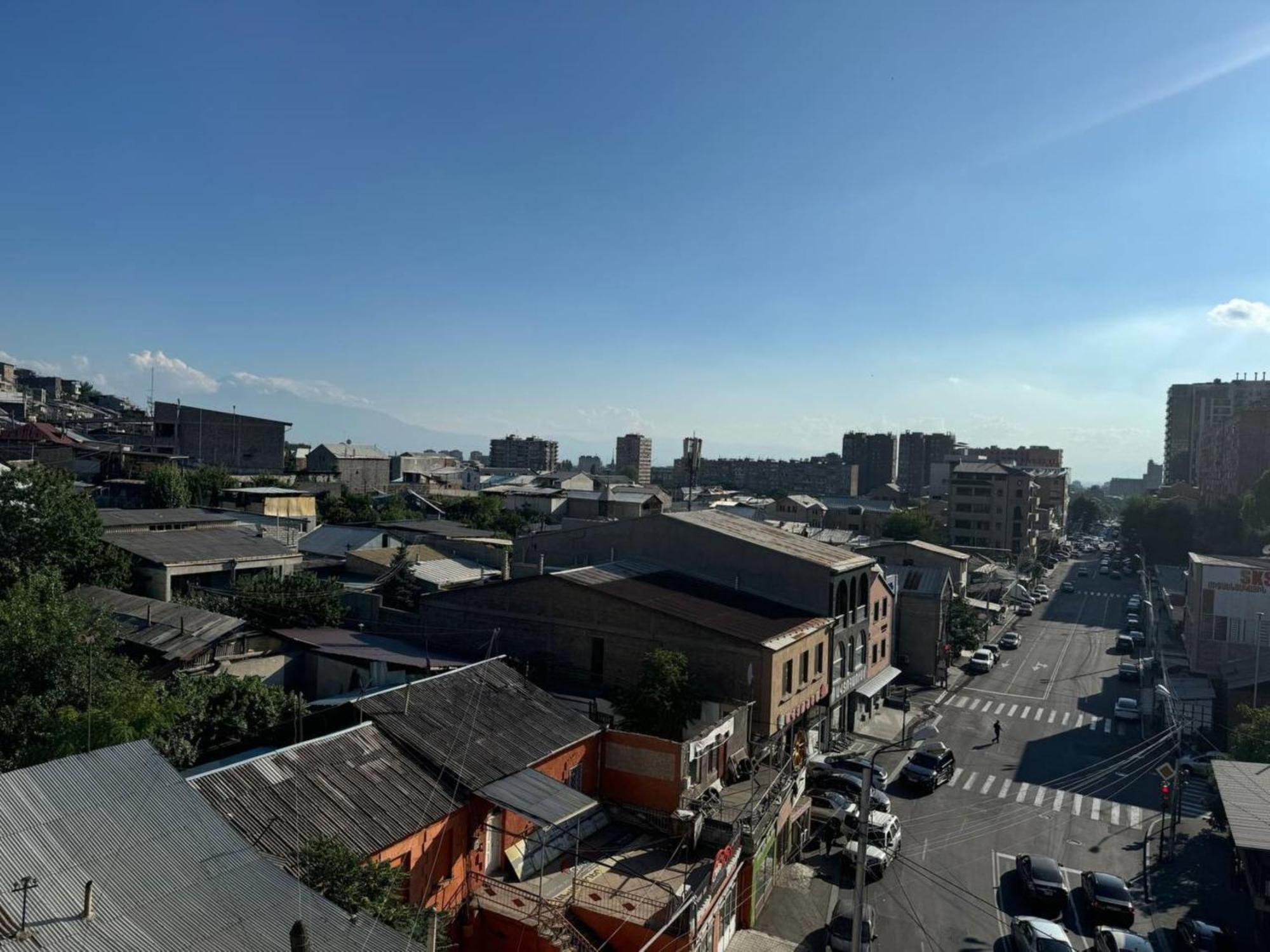Hotel Menua Yerevan Bagian luar foto