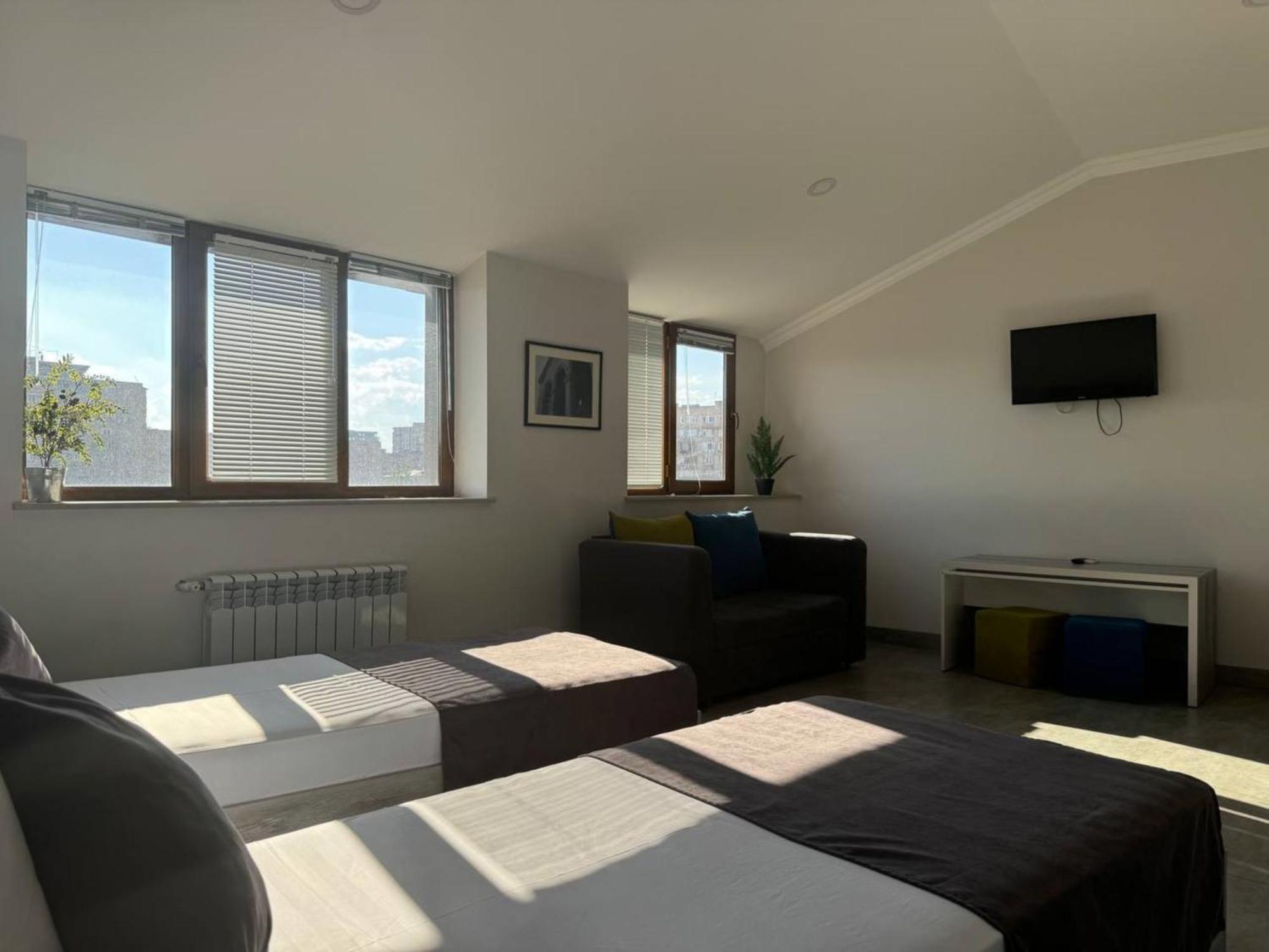 Hotel Menua Yerevan Bagian luar foto
