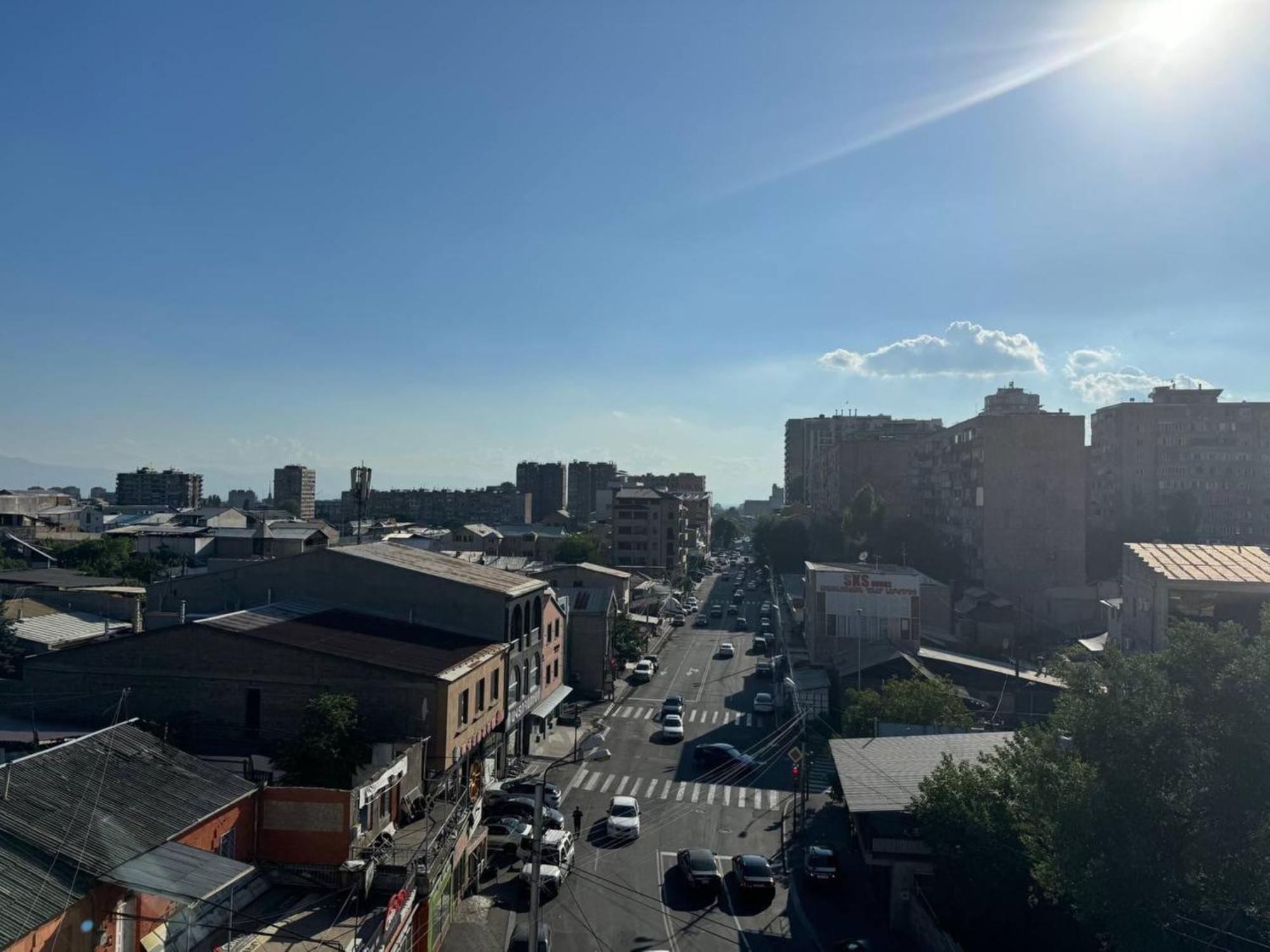 Hotel Menua Yerevan Bagian luar foto