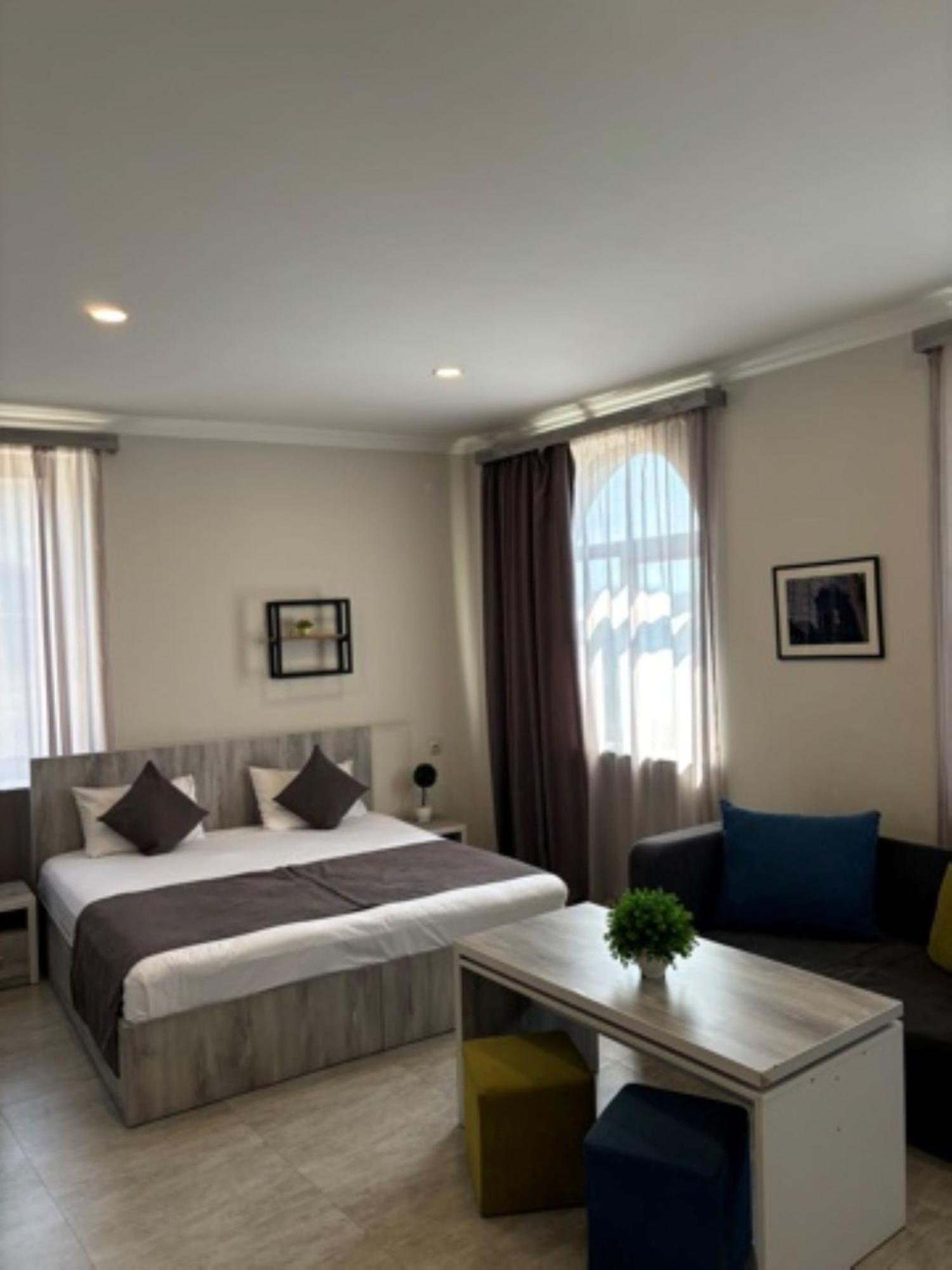 Hotel Menua Yerevan Bagian luar foto