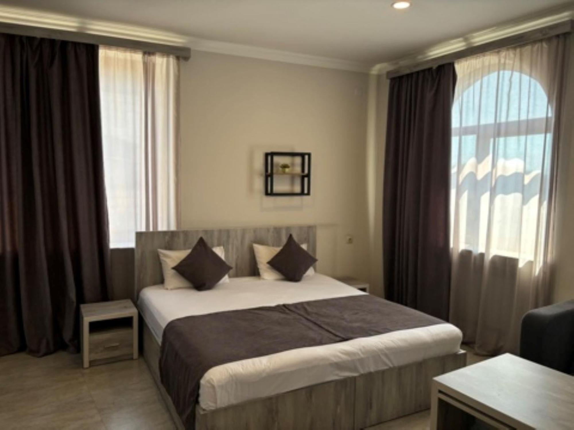 Hotel Menua Yerevan Bagian luar foto