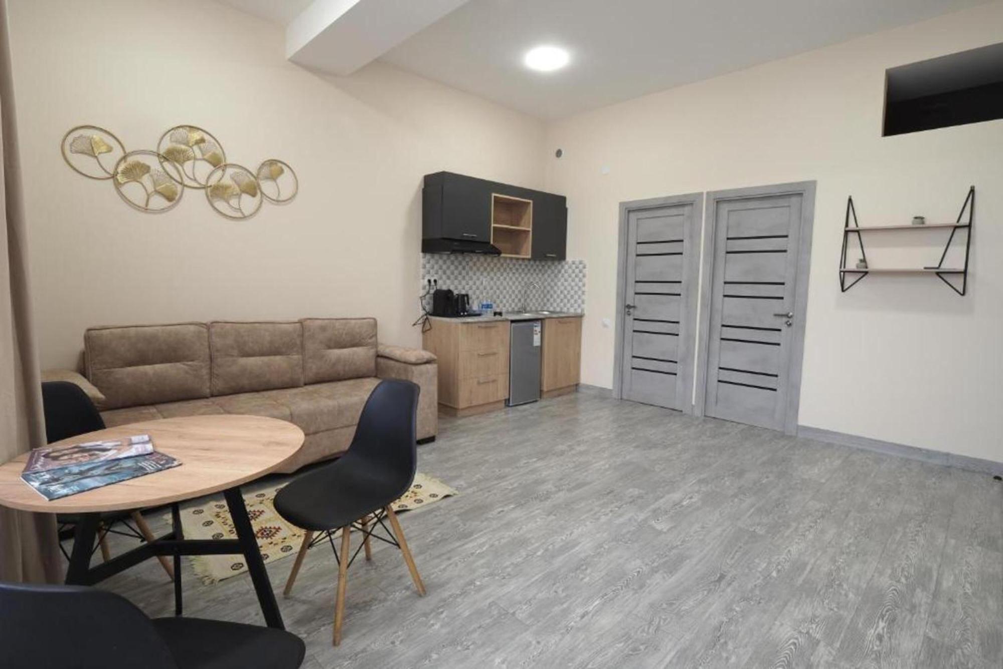 Hotel Menua Yerevan Ruang foto