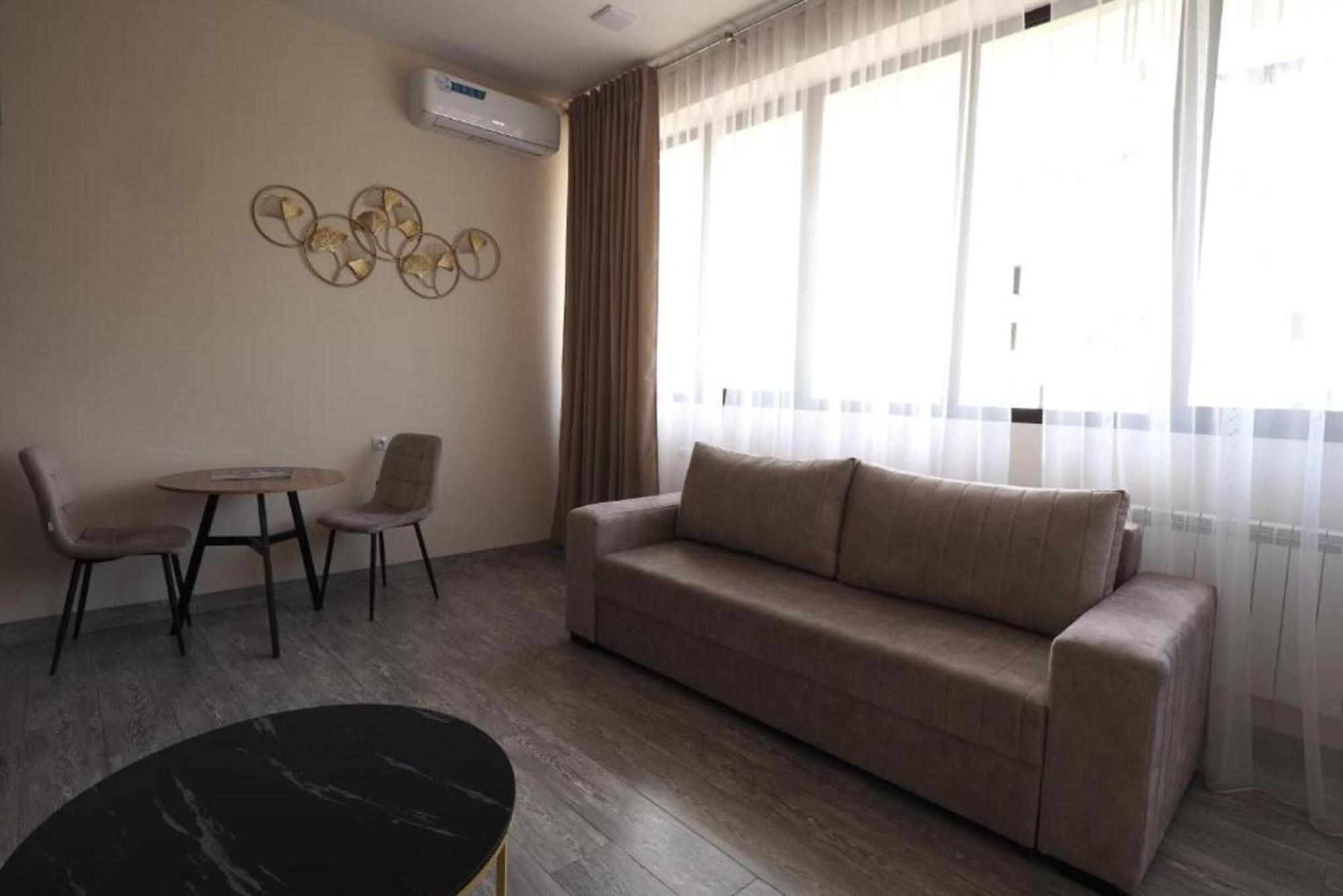 Hotel Menua Yerevan Ruang foto
