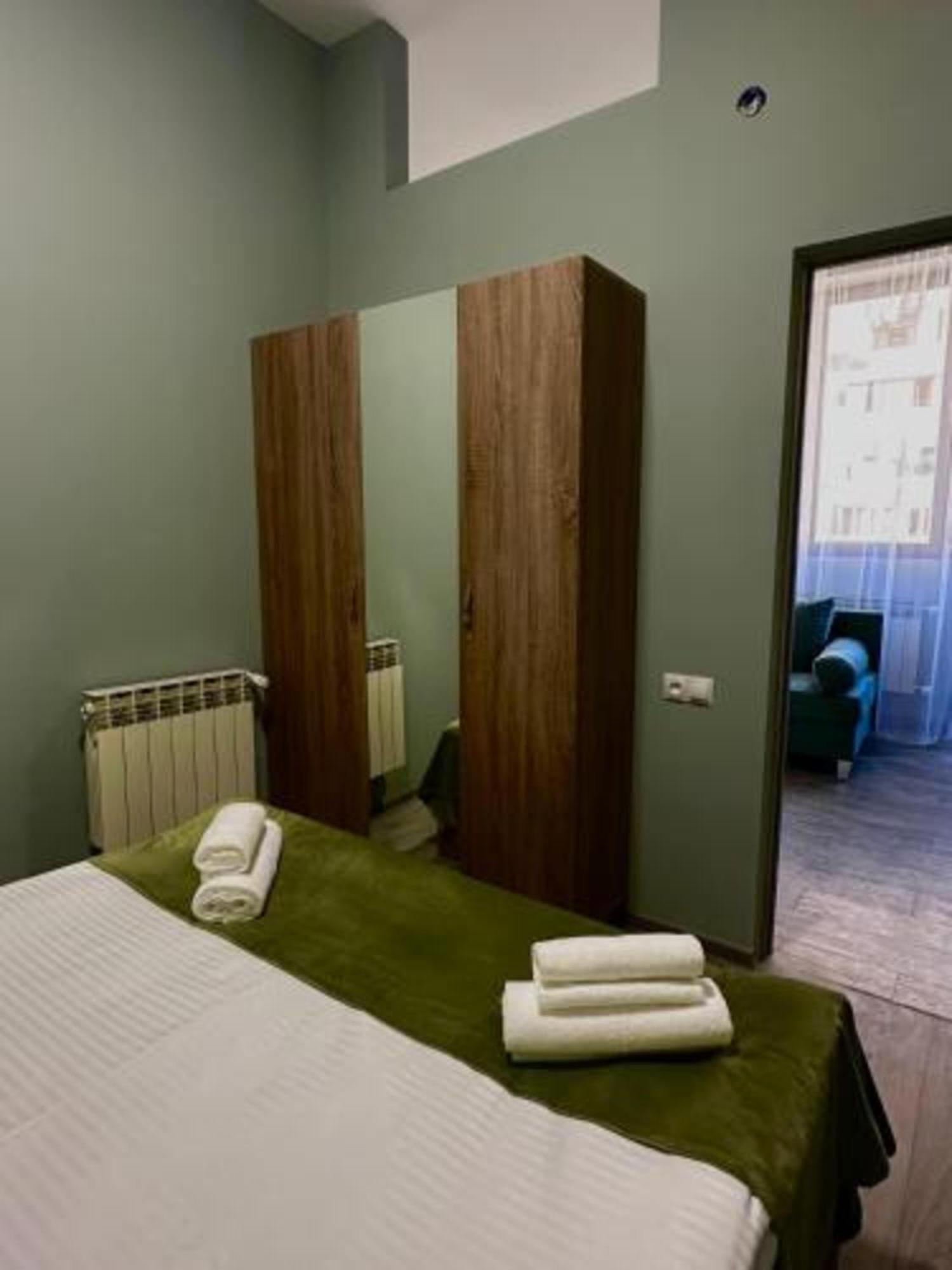 Hotel Menua Yerevan Ruang foto