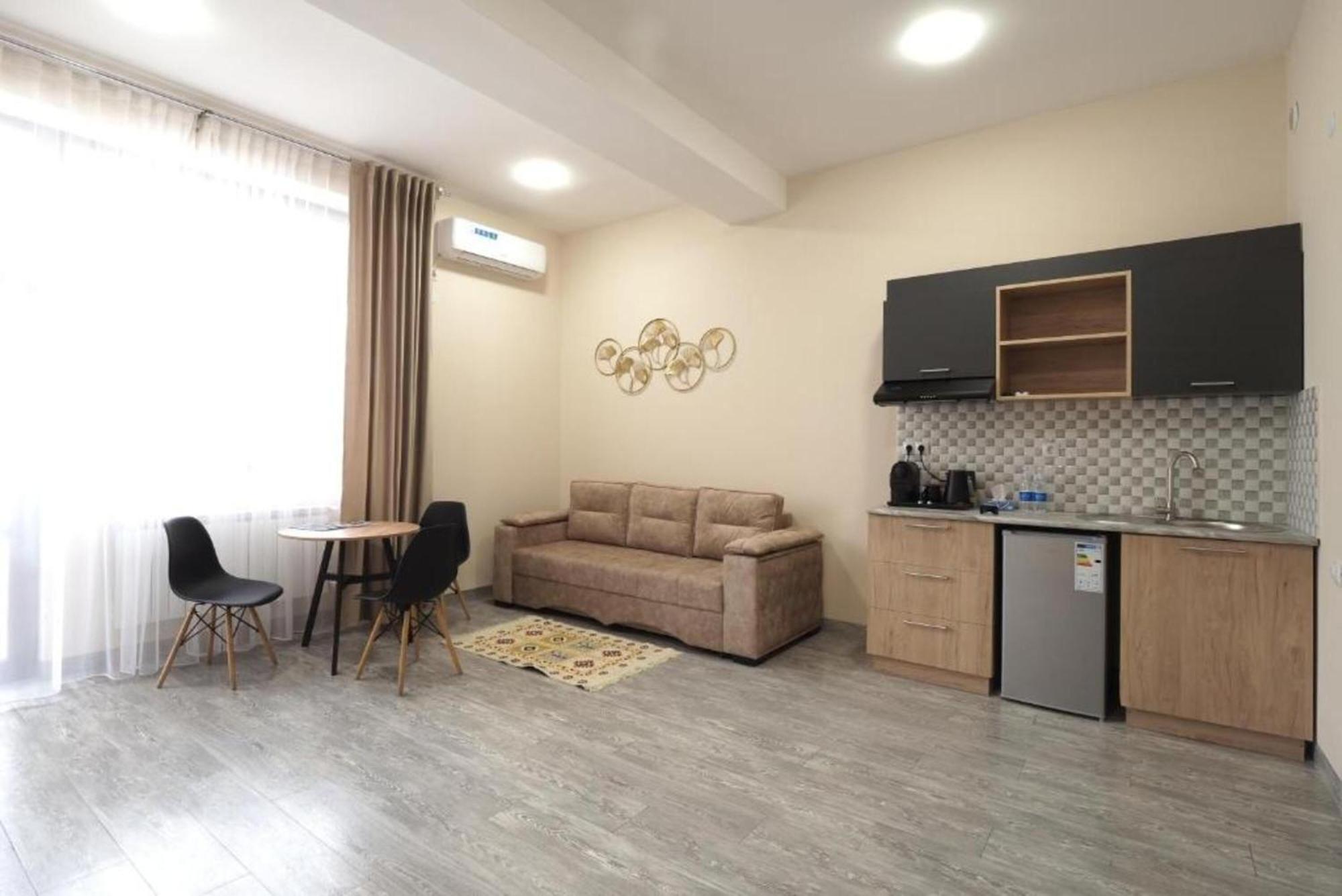 Hotel Menua Yerevan Ruang foto
