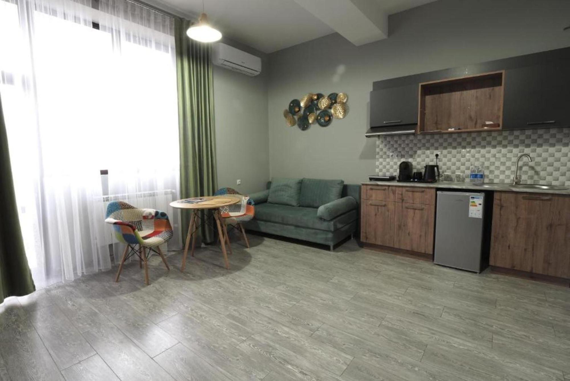 Hotel Menua Yerevan Ruang foto